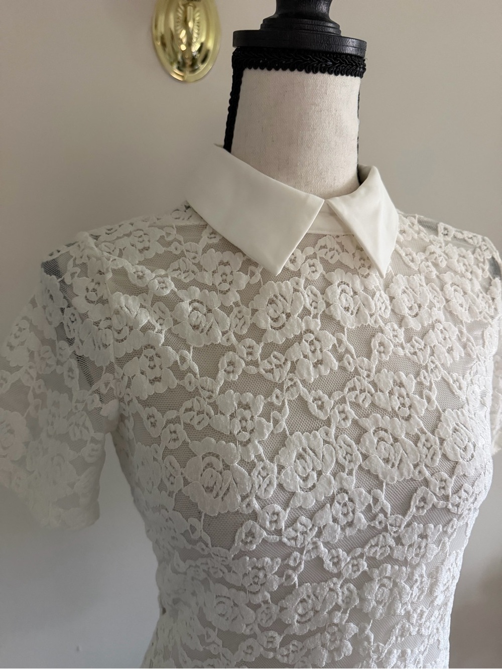RW&CO. White Lace Short-Sleeve Blouse with Peter Pan Collar - Picture 3 of 7